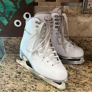 Girls figure skates sz 5